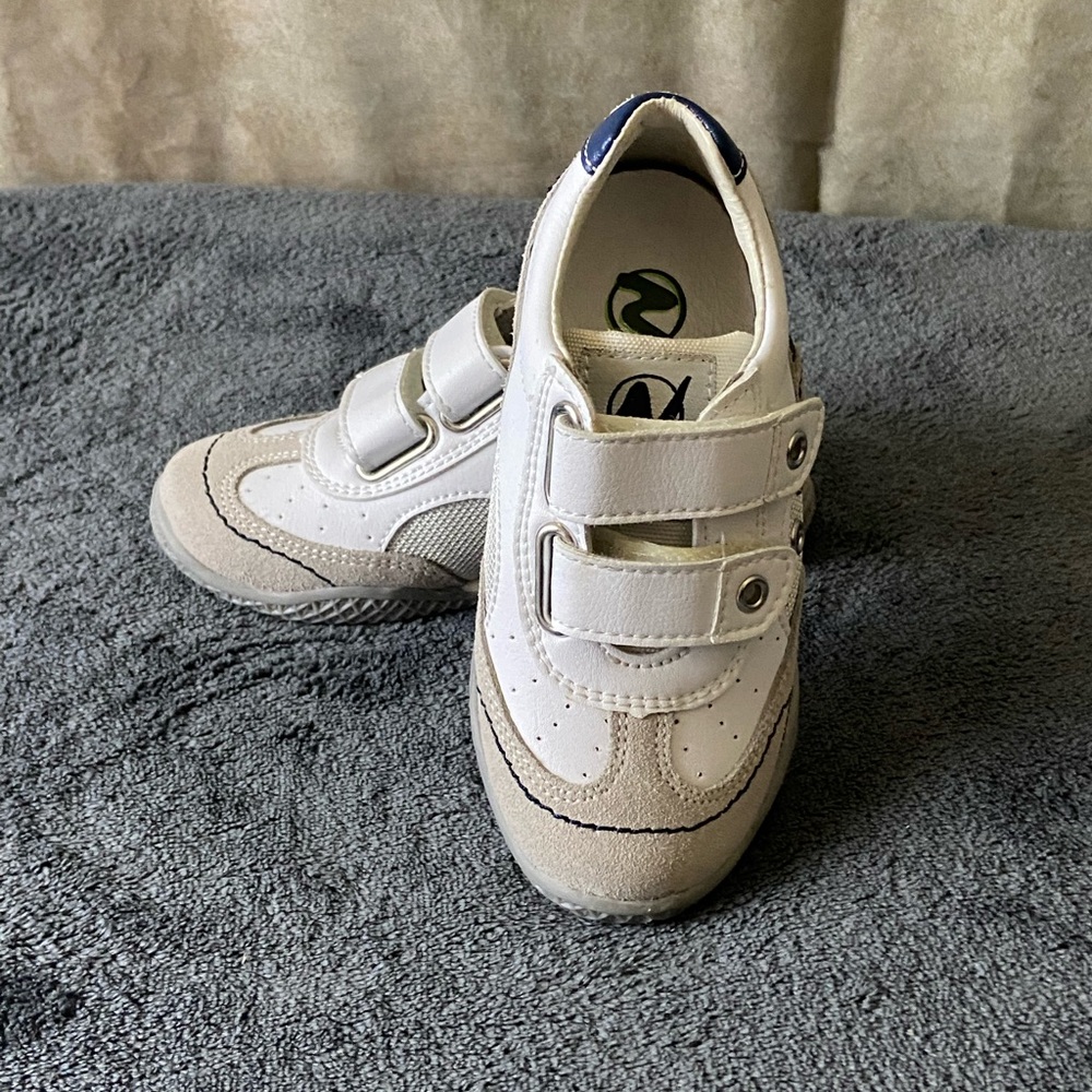 Naturino sneakers NWOT
